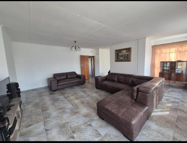 4 BEDROOM HOUSE FOR SALE IN DAL FOUCHE